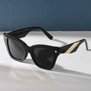 Oversized Cat 🐈 Eye Black and Gold Women's Sunglasses